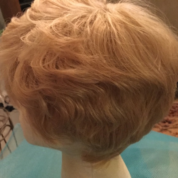 Wig - Picture 3 of 5